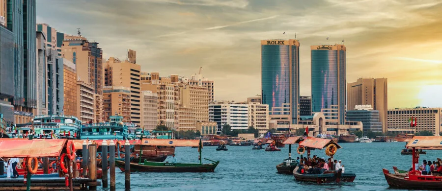 The national flag and an office consultation illustration for company formation in Qatar.